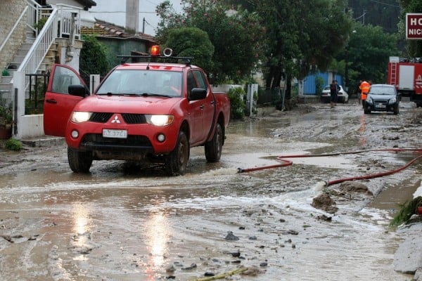 Τραγωδία στη Λαμία: Η νεροποντή στοίχισε την ζωή ενός ανθρώπου