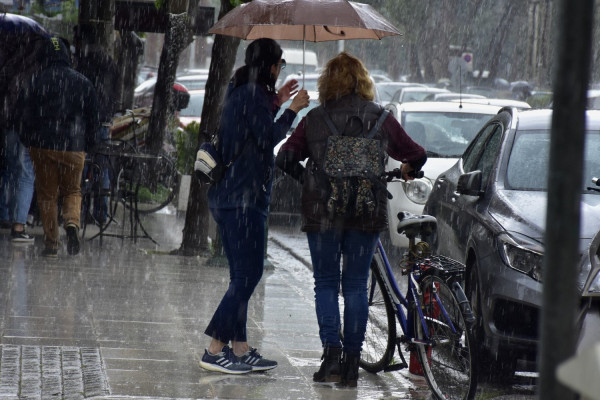 Αλλάζει ο καιρός! Τέλος ο καύσωνας - Έρχονται καταιγίδες και πτώση της θερμοκρασίας