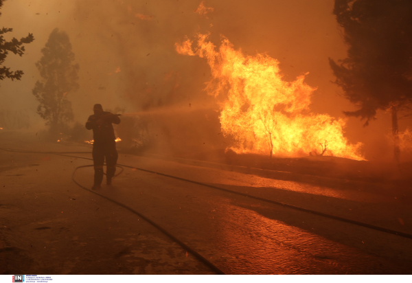 Μήνυμα 112: Εκκενώνονται Βούλα Πικερμίου και Πανόραμα Παλλήνης