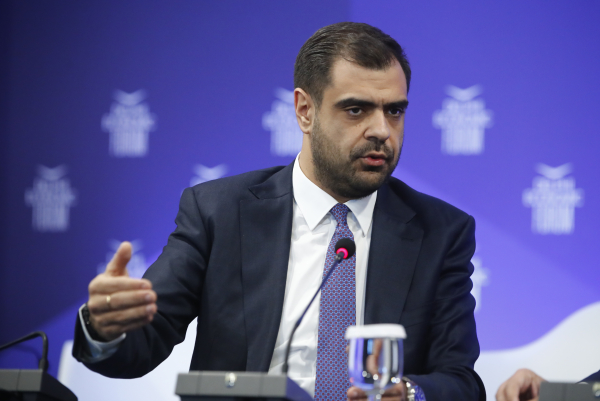 Ο κυβερνητικός εκπρόσωπος επιμένει στον σταυρό