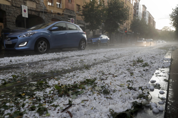 Έριξε χαλάζι σε μέγεθος πέτρας, τρομερές ζημιές στην Ιταλία και τουλάχιστον 110 τραυματίες