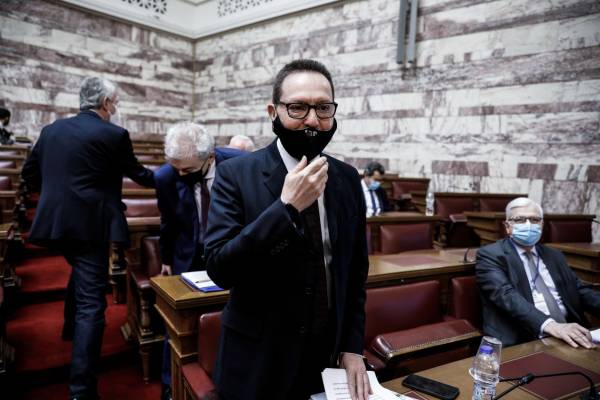 Στουρνάρας: Προτεραιότητα η προστασία των ασφαλισμένων