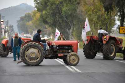 Διακοπή κυκλοφορίας στην ΠΑΘΕ στο αγροτικό μπλόκου των Μικροθηβών