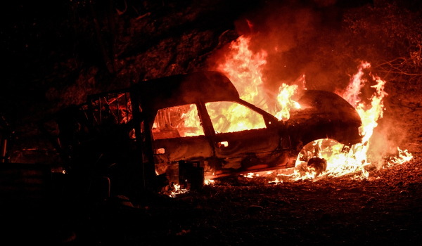 Η μάχη με τις φλόγες στην Ηλεία όλο το βράδυ μέσα από φωτογραφίες