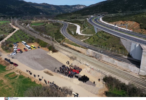 Αρνείται κάθε εμπλοκή με το «μπάζωμα» των Τεμπών ο Τριαντόπουλος και «δίνει» την Πυροσβεστική