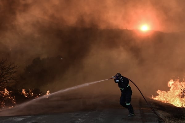 Φωτιά στον Πρόδρομο Αιτωλοακαρνανίας, ήχησε το 112 για εκκένωση του οικισμού