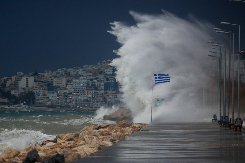 Καιρός: Ισχυροί άνεμοι με νέα πτώση της θερμοκρασίας - Πού θα βρέξει