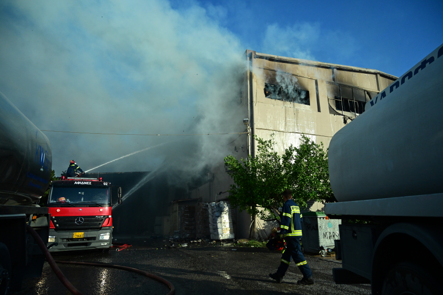 Φωτιά στο Μενίδι: Σε ισχύ κυκλοφοριακές ρυθμίσεις - Πού εκτρέπεται η κυκλοφορία