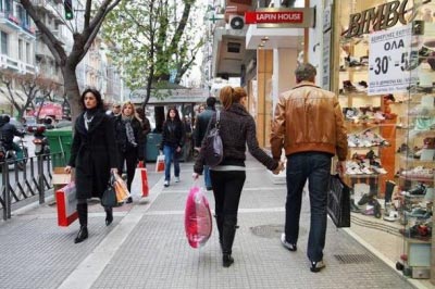 Οι δήμοι και οι Περιφέρειες θα αποφασίζουν τις Κυριακές των Καταστημάτων