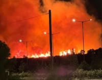 Φωτιά τώρα στην Κερατέα κοντά σε σπίτια - Εκκένωση οικισμού