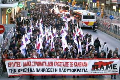 Σε εξέλιξη η συγκέντρωση του ΠΑΜΕ στην Ομόνοια