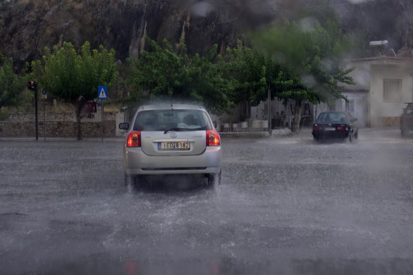 Βροχερός ο καιρός σήμερα, πού θα σημειωθούν βροχές και καταιγίδες