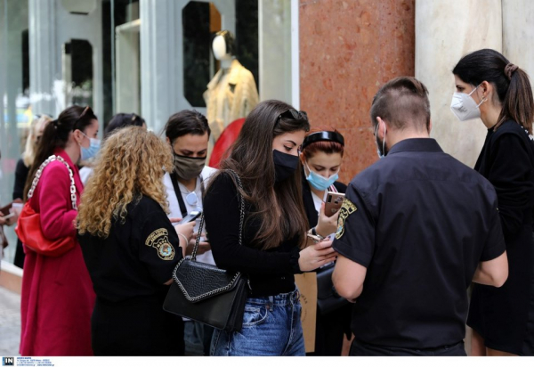 Έρχεται χαλάρωση μέτρων για τους εμβολιασμένους, τι θα περιλαμβάνουν