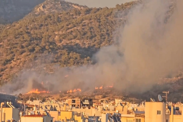 Φωτιά τώρα και στην Άνω Γλυφάδα