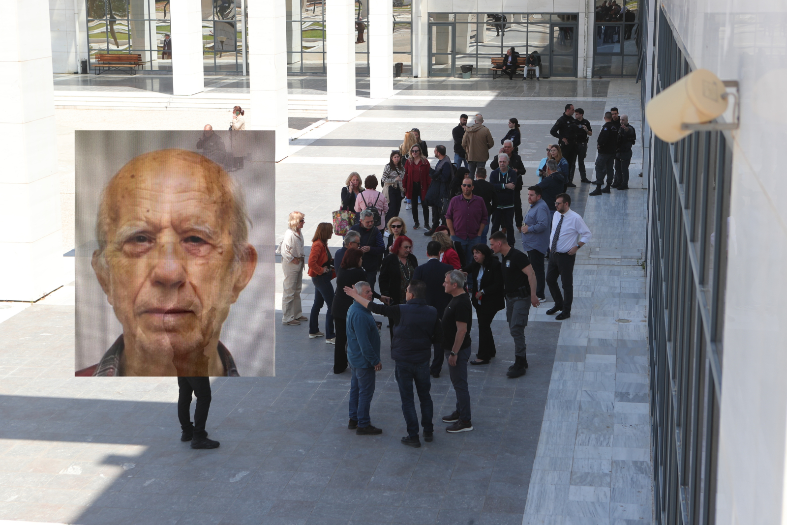 Αυτός είναι ο 89χρονος που πυροβόλησε 5 άτομα στο κέντρο της Αθήνας - «Δεν είχε ραντεβού στον ΕΦΚΑ»