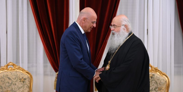 Συνάντηση Δένδια με τον αρχιεπίσκοπο Νέας Ιουστινιανής και πάσης Κύπρου στη Λευκωσία