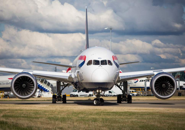 Gatwick: Άνοιξε το αεροδρόμιο- Δείτε βίντεο με το drone που προκάλεσε το... χάος!