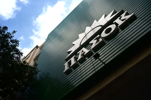 ΠΑΣΟΚ για Διονύση Χαριτόπουλο: «Κάποια βιβλία δεν κλείνουν ποτέ πραγματικά - Μένουν μαζί μας, όπως οι άνθρωποι που τα έγραψαν»