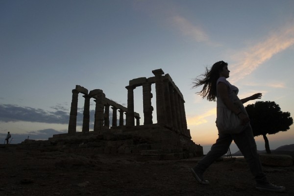 Αρχαιολόγοι απαγόρευσαν τα γυρίσματα σειράς στο Σούνιο