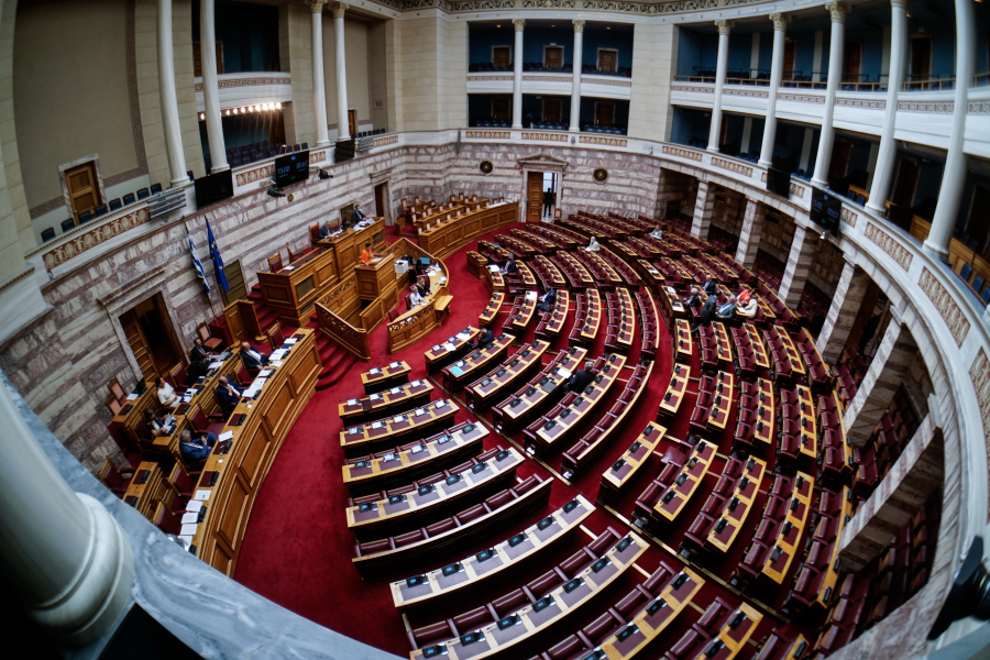 Η συζήτηση για αλλαγή του εκλογικού νόμου ανεβάζει στα ύψη το πολιτικό θερμόμετρο