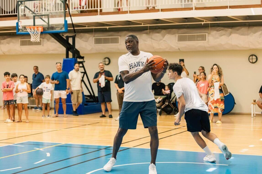 Ο θρύλος του NBA Dominique Wilkins στην Costa Navarino για το NBA Basketball School