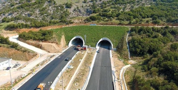 Κλείνουν και πάλι οι σήραγγες των Τεμπών σήμερα και αύριο