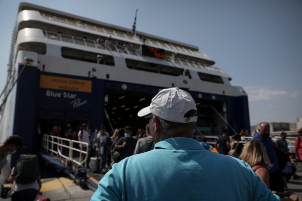 Υποχρεωτική η μάσκα σε πλοία, ταξί και φαρμακεία