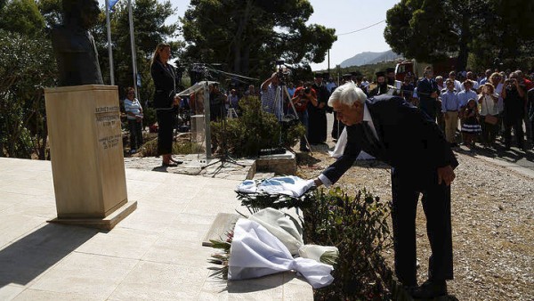 Παυλόπουλος: Οι πυροσβέστες αξίζουν το σεβασμό και την εμπιστοσύνη μας