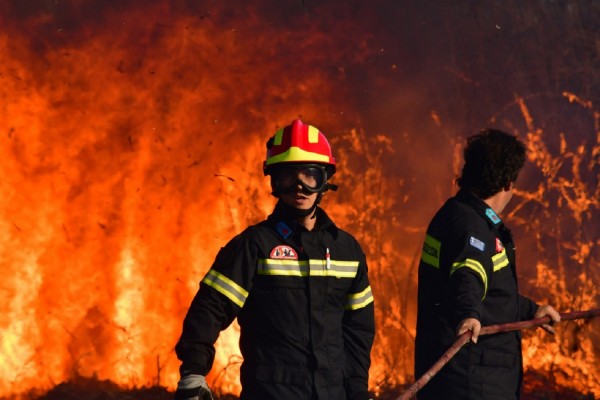 Σε εξέλιξη πυρκαγιά στον ορεινό όγκο της Ροδόπης