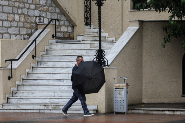 Καιρός: Ποδαρικό με βροχές κάνει ο Δεκέμβριος, νέα πτώση της θερμοκρασίας