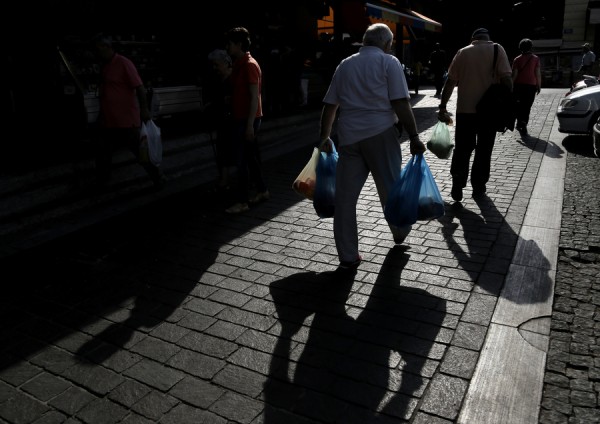 Τέλος η δωρεάν πλαστική σακούλα από τα σούπερ μάρκετ από την Πρωτοχρονιά