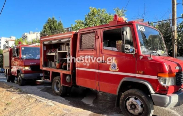 Φωτιά δίπλα στην Εθνική Οδό Αθηνών - Θεσσαλονίκης, συναγερμός στην Πυροσβεστική