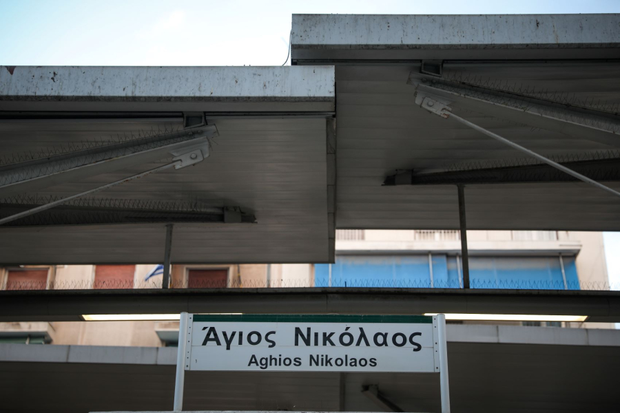 Ανθρωπος έπεσε στις γραμμές του Ηλεκτρικού, στον Άγιο Νικόλαο