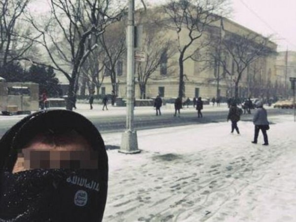 Νέα Υόρκη: Έρευνες για νεαρό που έβγαλε selfie με κασκόλ της ISIS