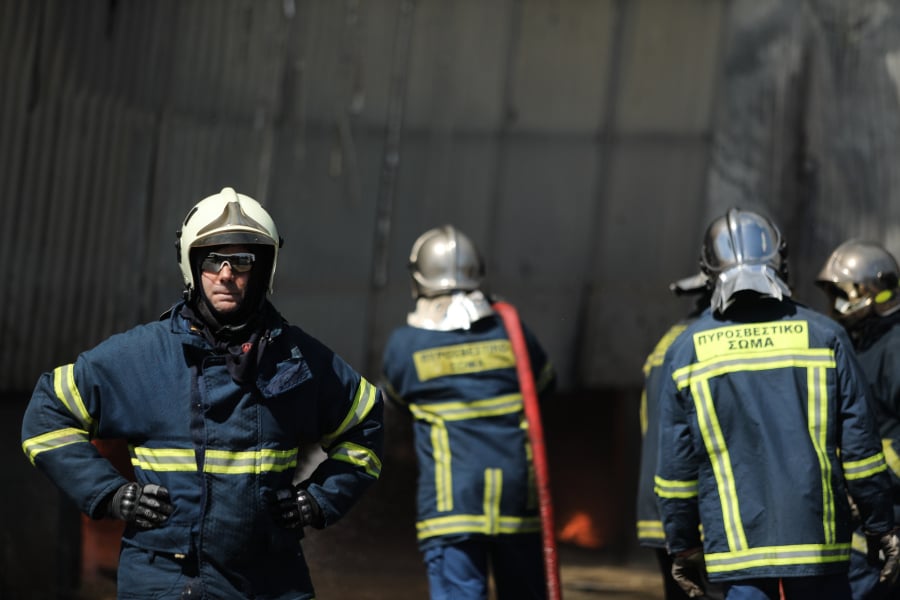 Φωτιά τώρα σε επιχείρηση στον Ασπρόπυργο