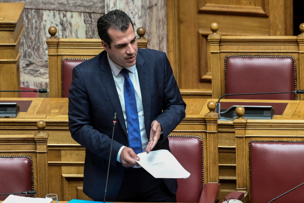 Διευκρινίσεις Πλεύρη για τη δήλωση του περί μεταδοτικότητας του κορονοϊού σε κλειστούς χώρους