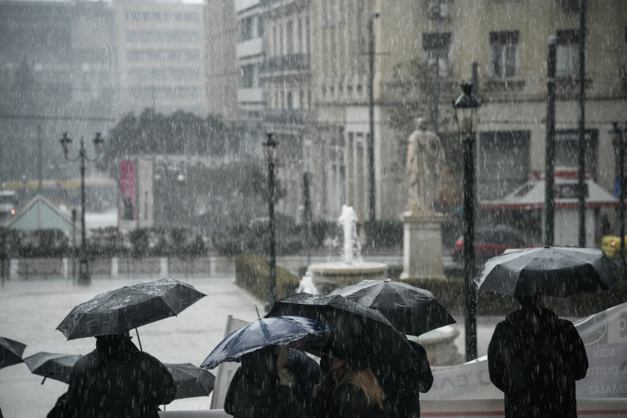 Σε ισχύ το έκτακτο δελτίο καιρού με ισχυρές καταιγίδες και κεραυνούς, πότε θα χτυπήσει την Αττική -Live η πορεία (χάρτης)