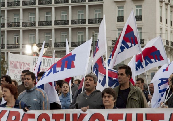 Πορεία του ΠΑΜΕ στον Πειραιά για την πετρελαιοκηλίδα στον Σαρωνικό