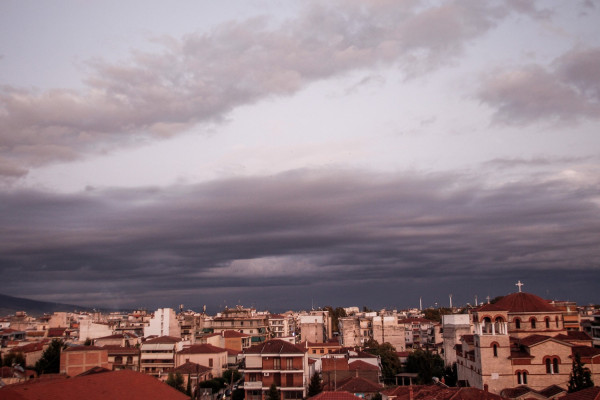 Καιρός: Επέτειος Πολυτεχνείου με βροχές και καταιγίδες - Αναλυτική πρόγνωση