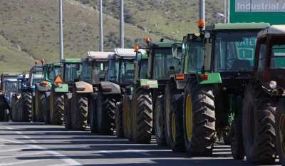 Εως τις 15:00 κλειστό το τελωνείο των Ευζώνων απο τους αγρότες