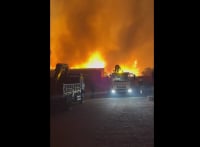 Μεγάλη φωτιά τώρα στο Δασκαλειό Κερατέας - Εκκενώνεται ο οικισμός, κλείνουν δρόμοι (Βίντεο)
