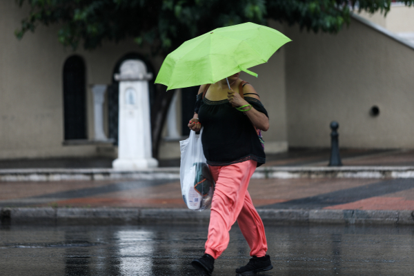 Αργεί το καλοκαίρι...βροχές και καταιγίδες σε όλη την χώρα τις επόμενες ώρες