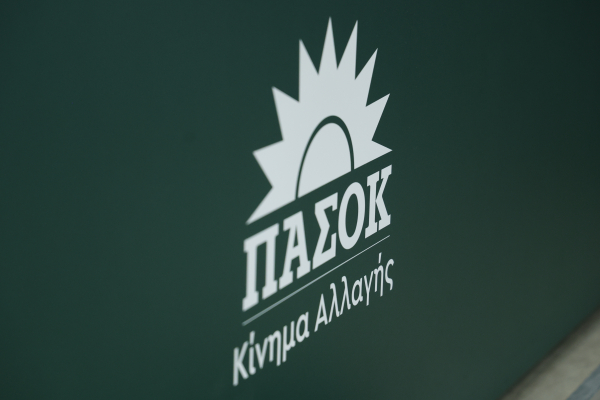 ΠΑΣΟΚ: Ο Μπεκίρης δεν μπορεί να παραμένει Διευθυντής του Γραφείου του Πρωθυπουργού στη Βουλή