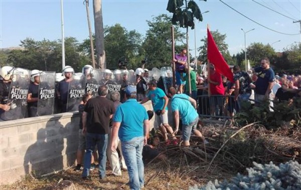 Κοζάνη: Ένταση έξω από το χώρο όπου θα μιλούσε ο πρωθυπουργός