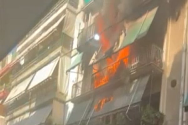 Αποκλειστικό βίντεο Dnews από τη φωτιά σε διαμέρισμα στην Κυψέλη