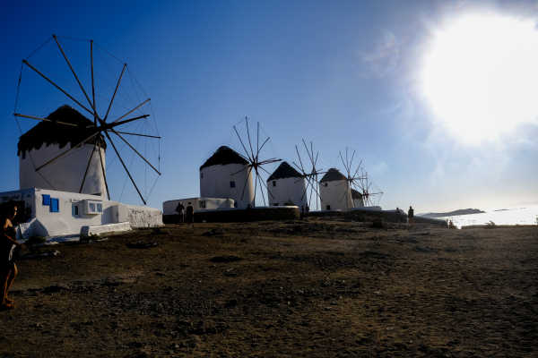 Ασυδοσία, ομερτά, περίεργες καθυστερήσεις στους ελέγχους: Τα «κόλπα» στη Μύκονο που την κάνουν άντρο ανομίας