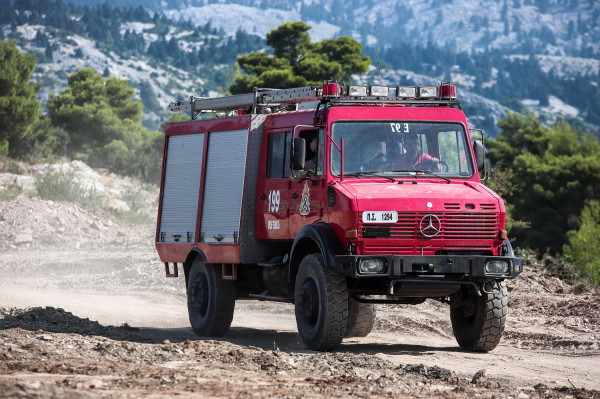 Υπό μερικό έλεγχο η φωτιά στη Λυκόβρυση