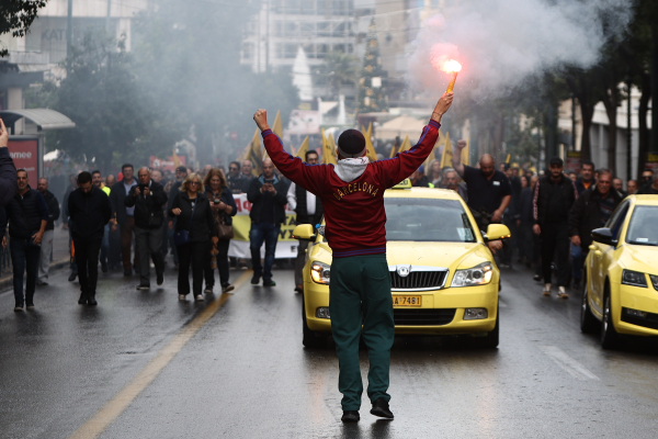 Κυκλοφοριακός «βραχνάς» από αύριο στην Αττική: Απεργούν τα ταξί για 48 ώρες