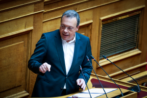 Φάμελλος: «Απαγορευμένη λέξη τα υπερκέρδη των διυλιστηρίων για τον κ. Μητσοτάκη»