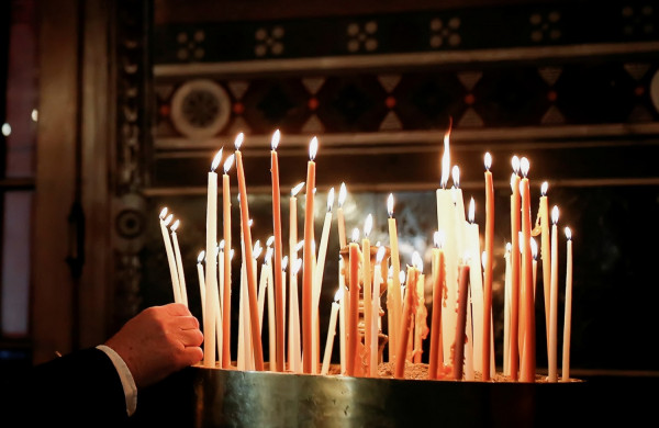 Άρση μέτρων: Πότε ανοίγουν οι εκκλησίες για Θεία Λειτουργία